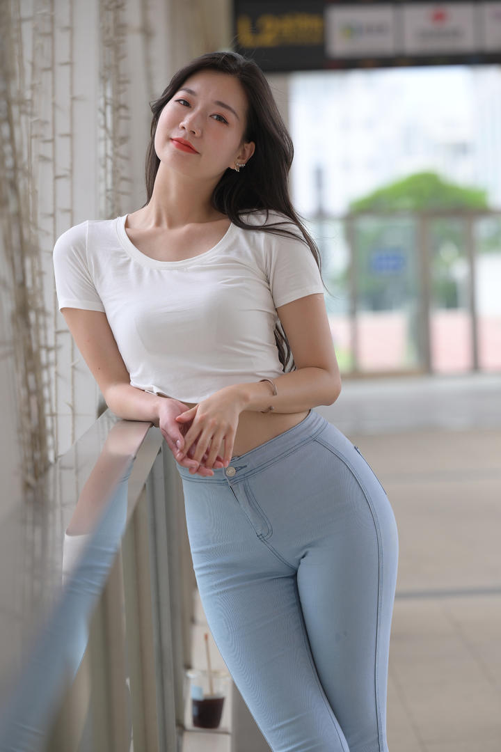 91大神街拍紧身裤美女女神性感图片