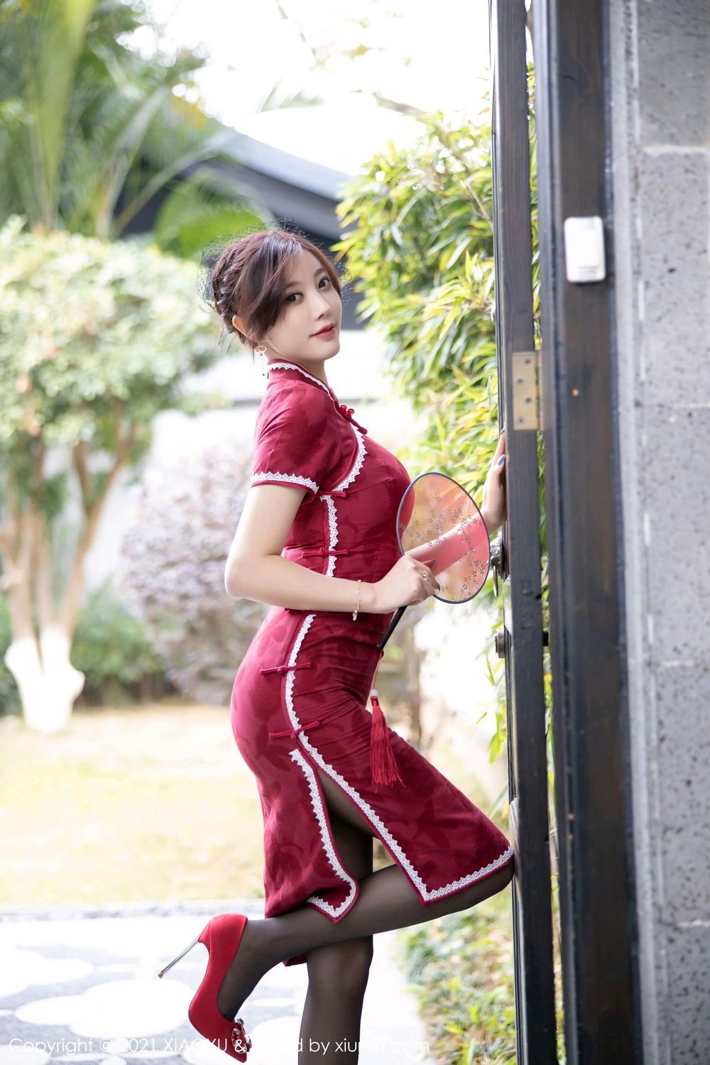 语画界性感女神杨晨晨sugar古典旗袍与黑丝美腿系列心愿旅拍