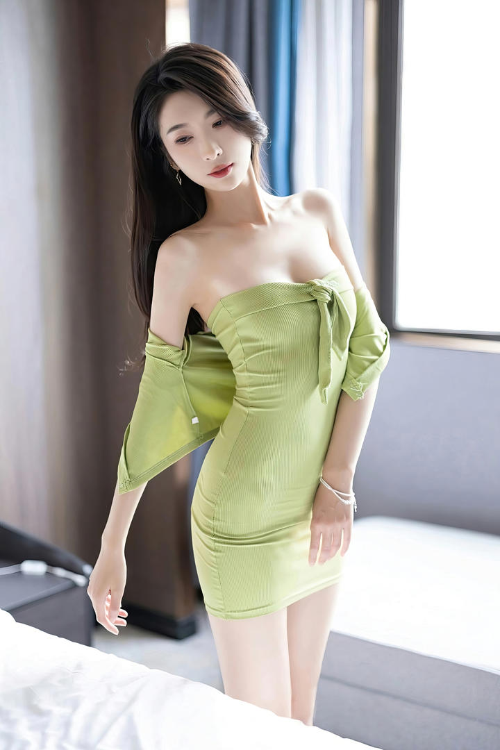 身材苗条的国产气质美女林乐一美女性感照片