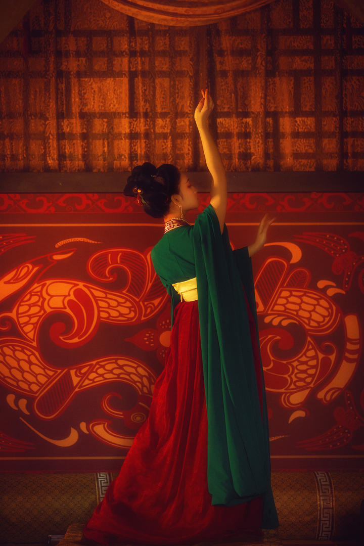 跳舞的汉服古装美女艺术写真摄影图片