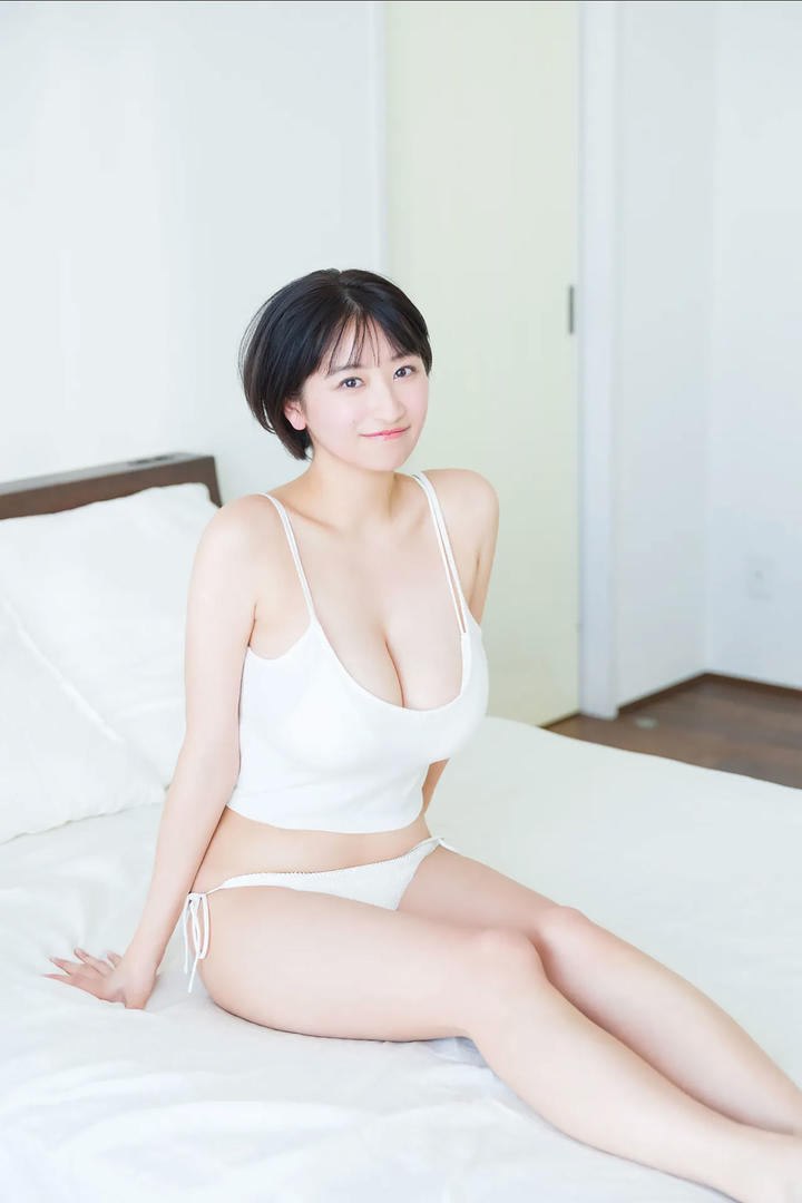 胸大的美女大胆写真