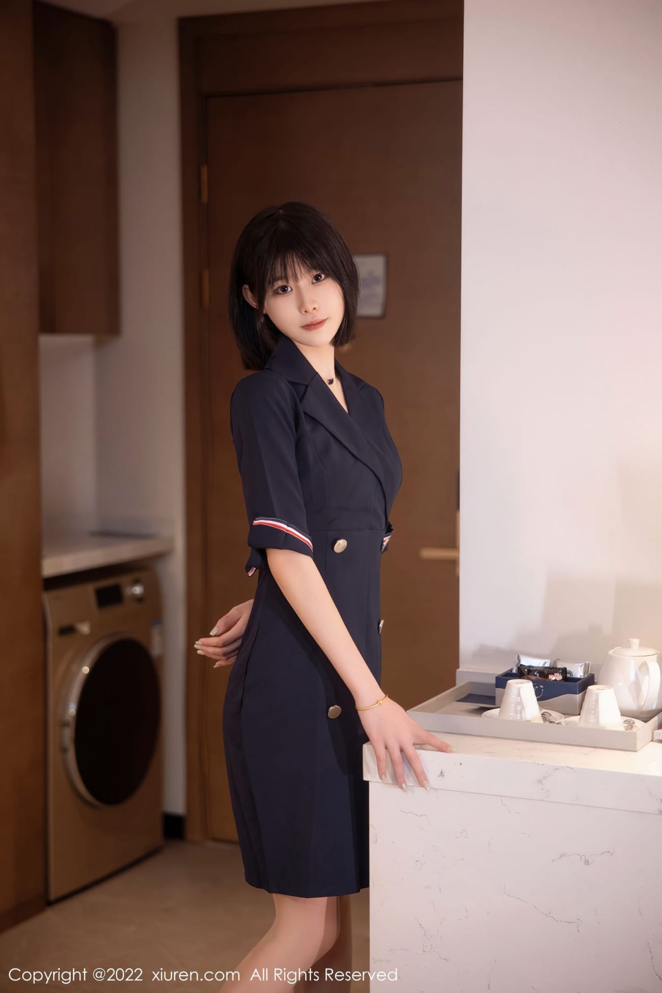 秀人网美女模特77qiqi深蓝色服饰搭配原色丝袜清纯甜美写真