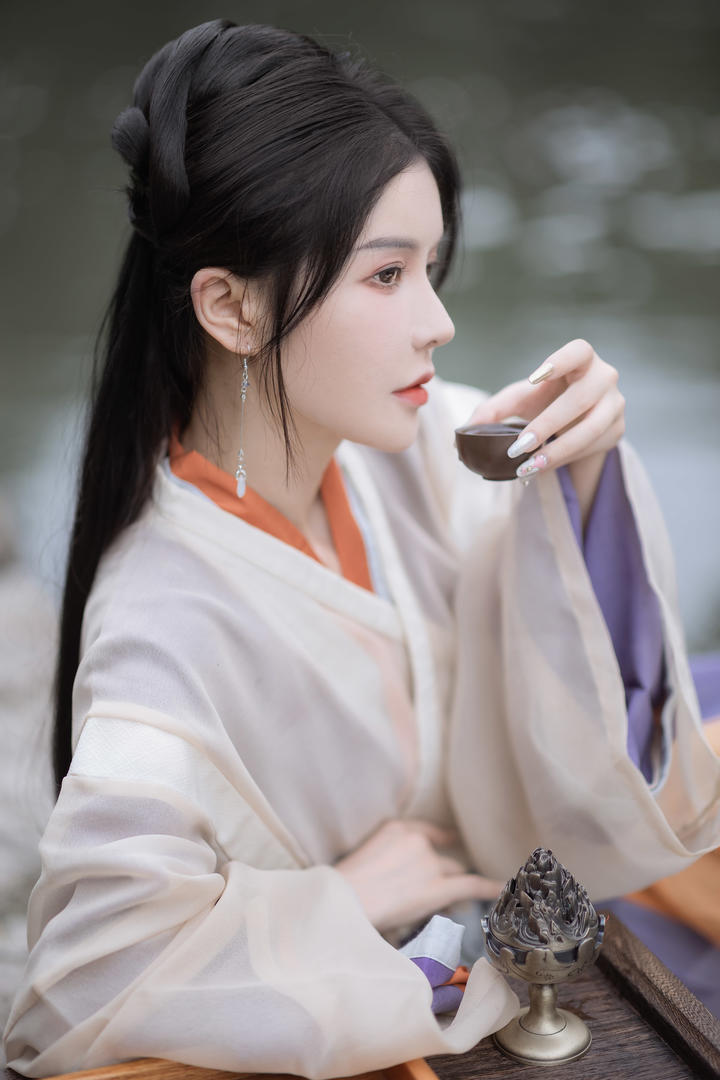 品茶的极品颜值古装美女侧脸写真图片