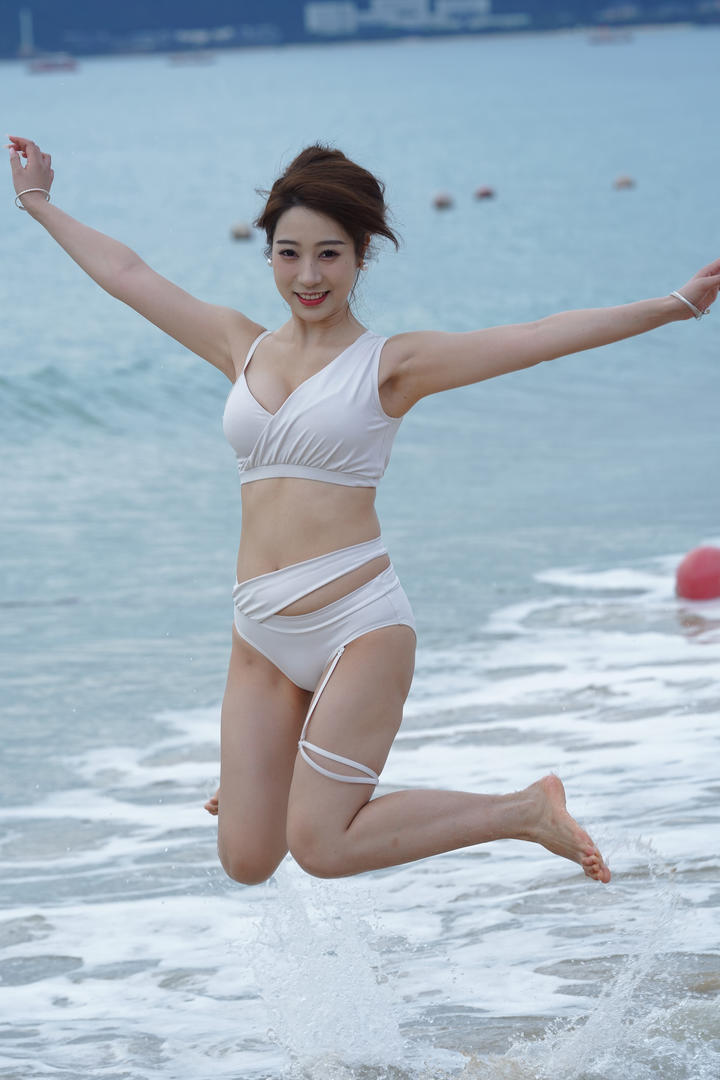 中国模特海边泳装摄影人体艺术图片
