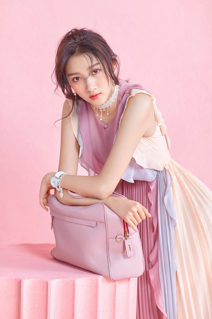 中国美女明星关晓彤气质写真图片