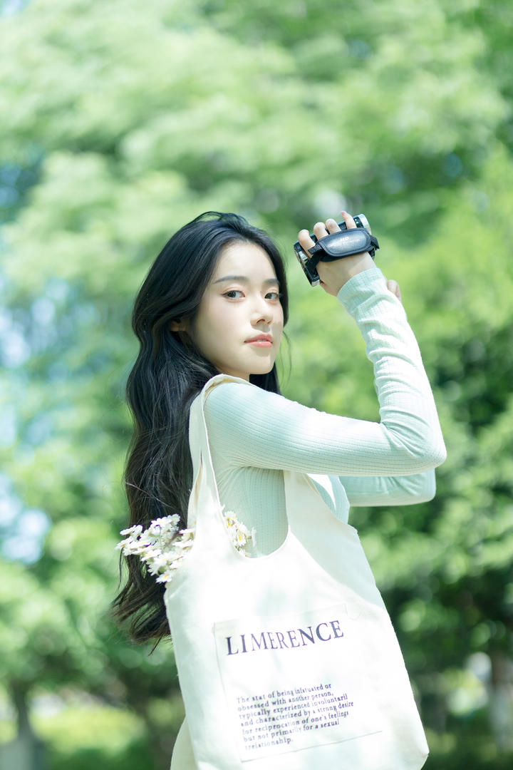 素颜美女摄影师图片