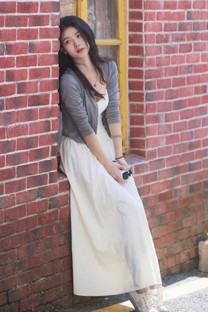 穿长裙的女孩悠悠人体摄影图片