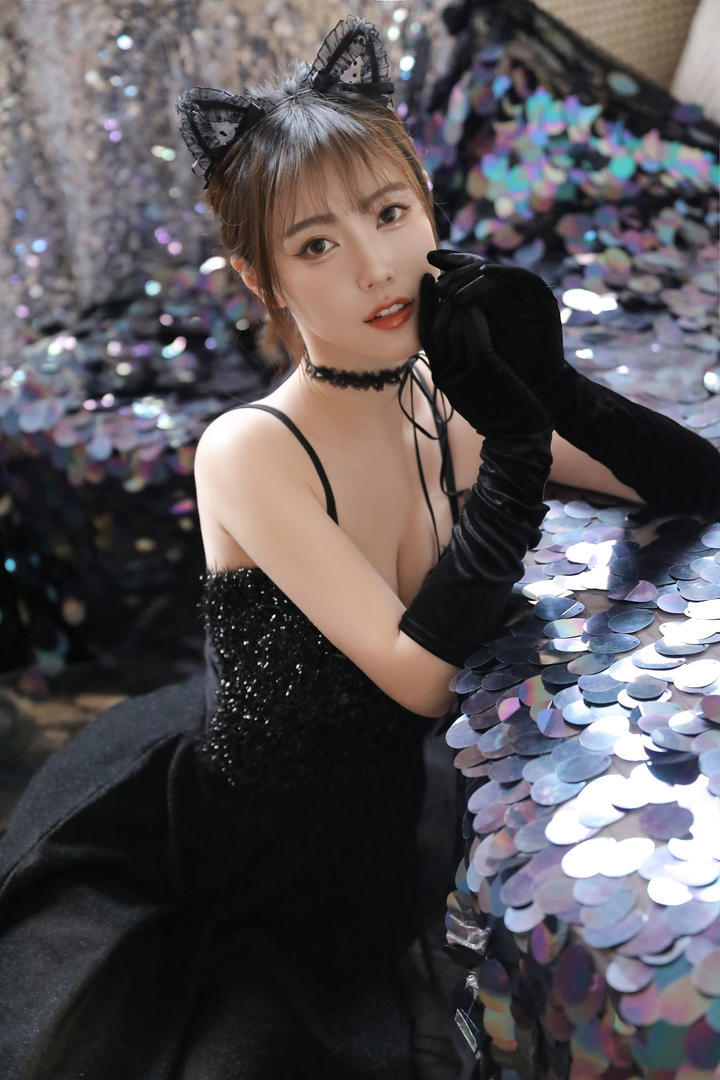 暗黑风格清纯美女头像图片