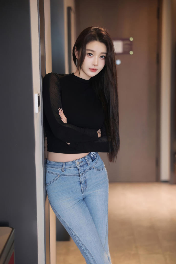 性感紧身牛仔裤美女国产精品久久久久久日日游香图片