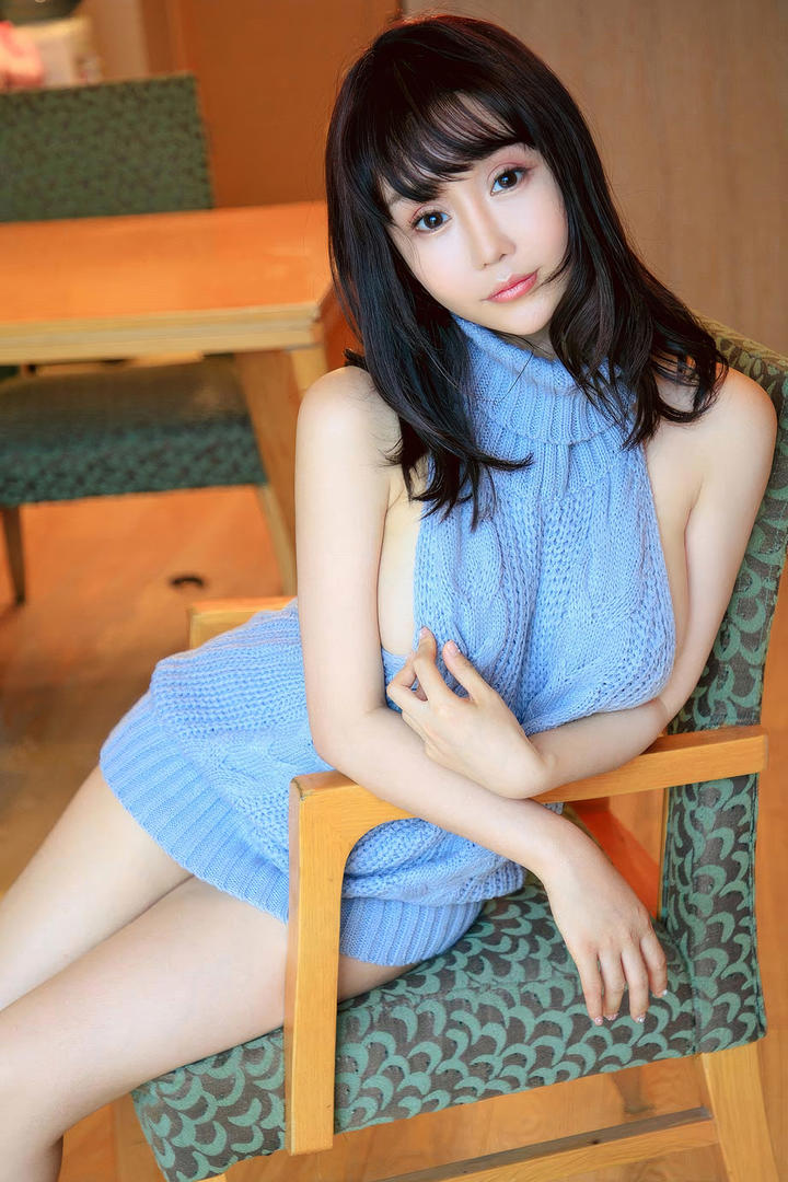 穿蓝色毛衣的极品美女尤物销魂美女图库