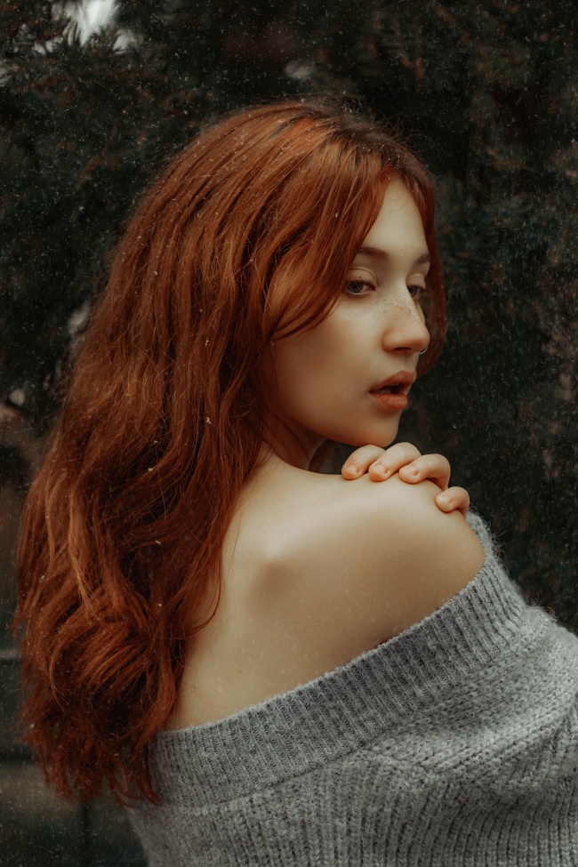 欧美露肩美女图片