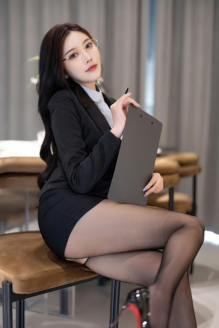 国产高清黑丝美腿女神杨晨晨798艺术写真图片