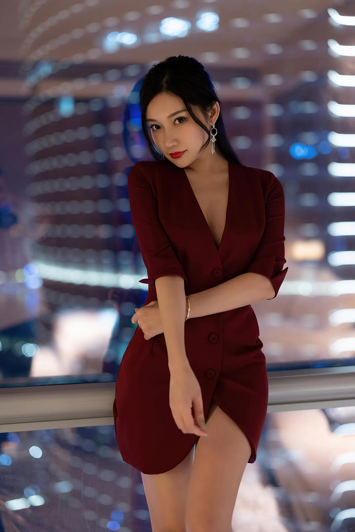 美女小狐狸性感真空上阵写真套图
