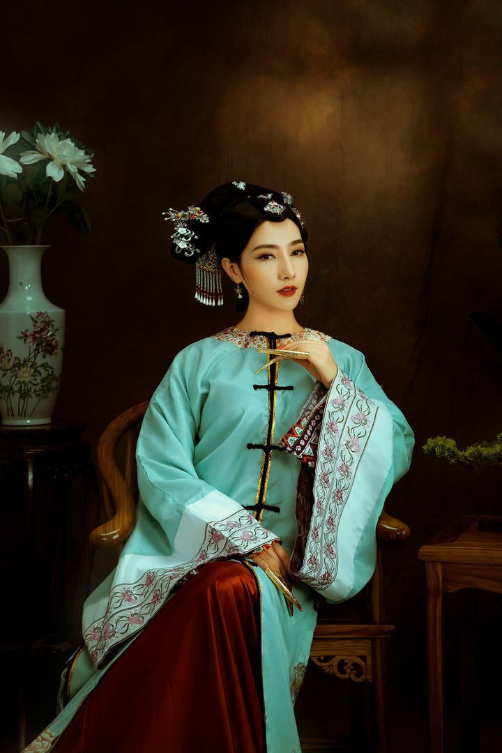 优雅的清朝格格气质古风美女图片