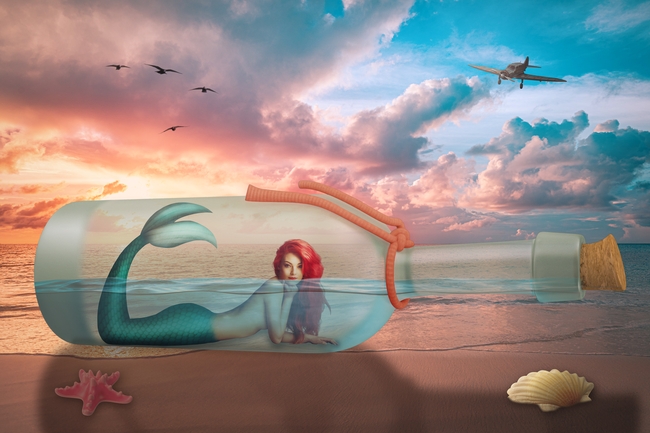 夏日海滩许愿瓶美人鱼卡通插画图片