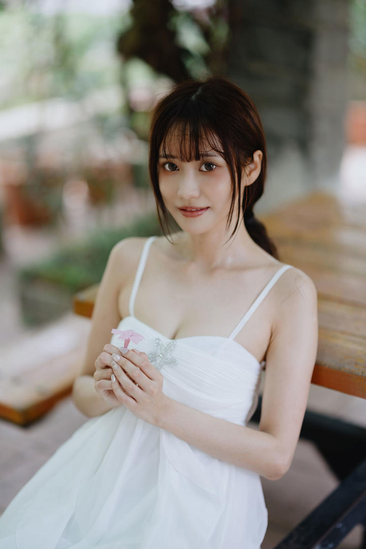 可爱少女吊带裙写真