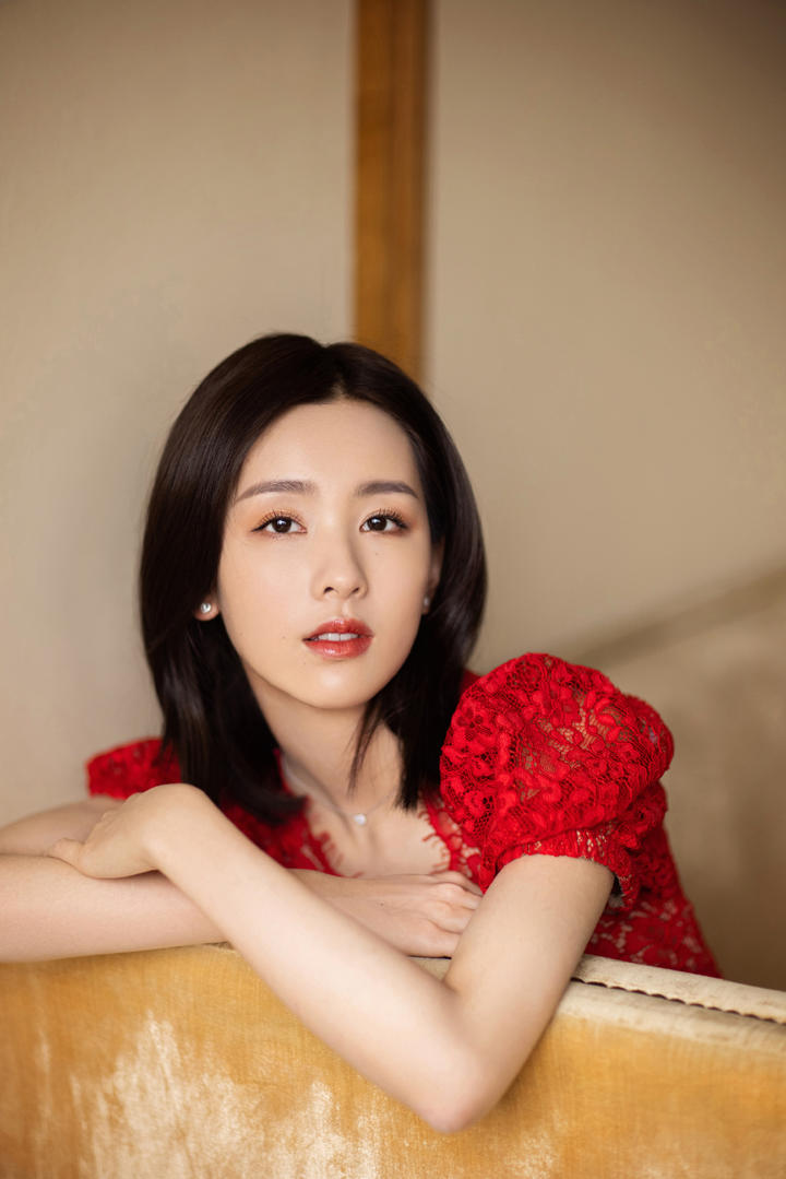 神仙颜值美女校花陈都灵图片