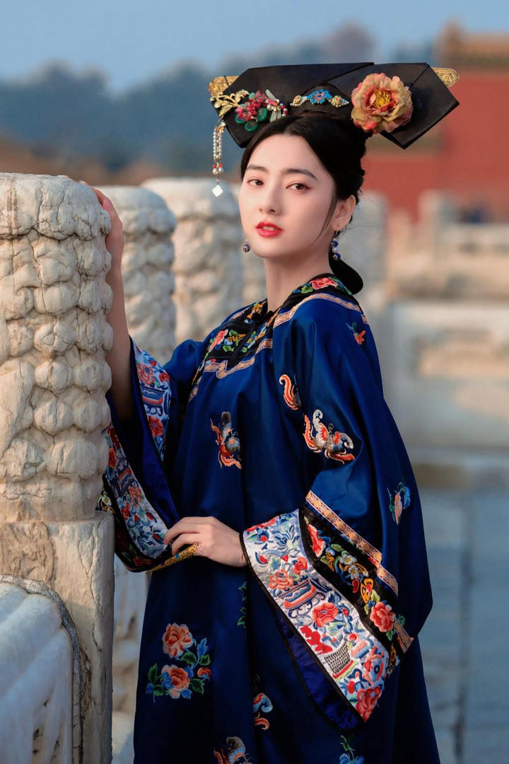 漂亮的清朝格格古装美女艺术写真图片