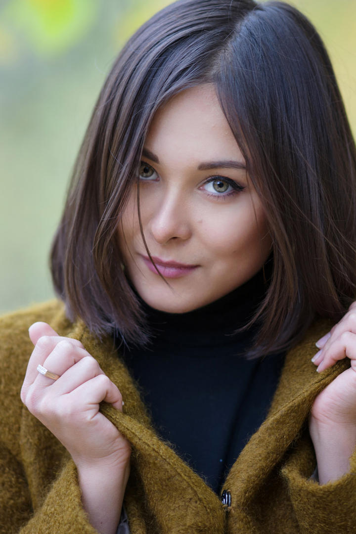 穿着大衣的欧美气质美女图片