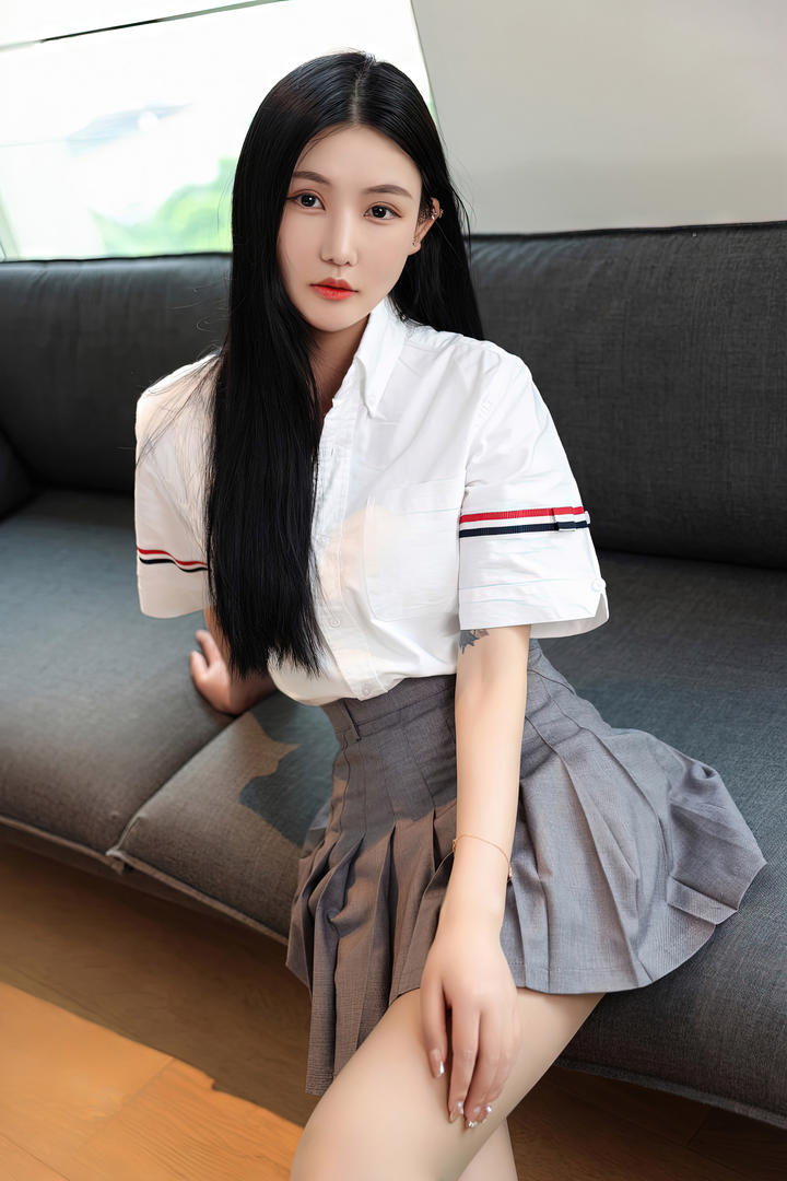 国产长发JK制服美女学生性感写真套图