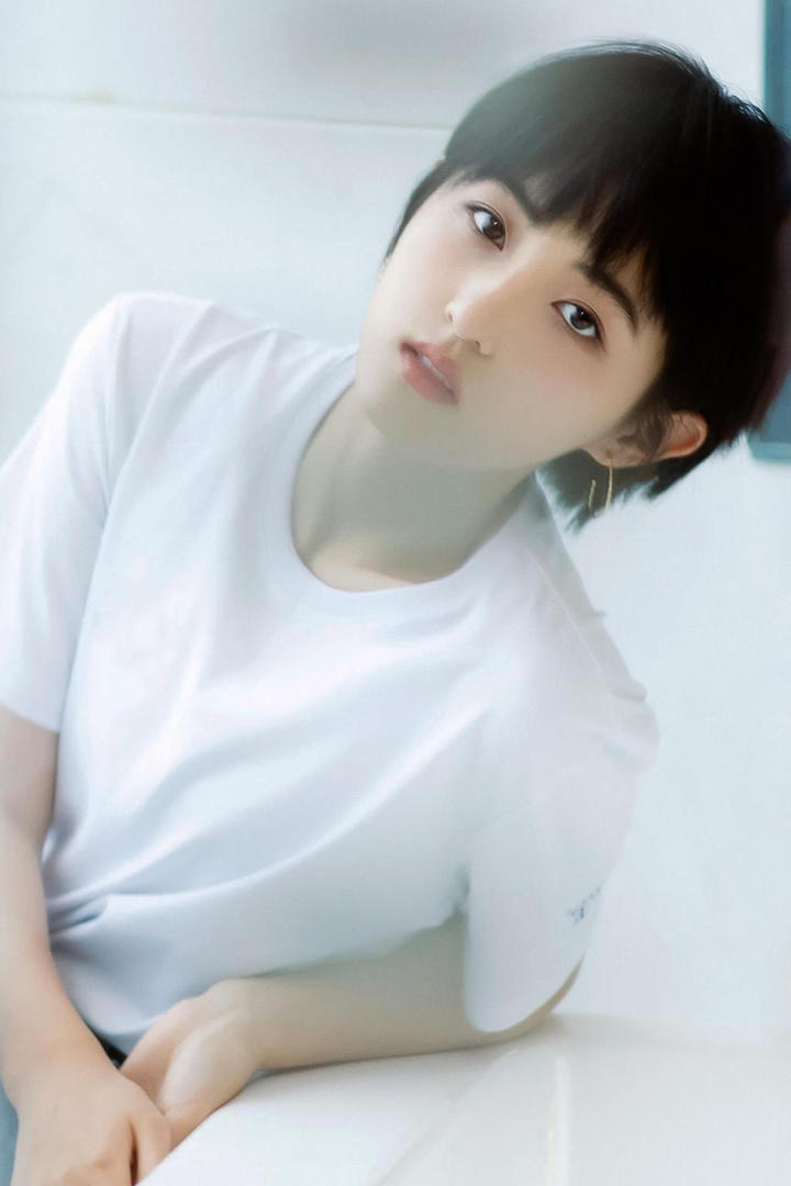 留着短发的新生代美女明星张子枫图片