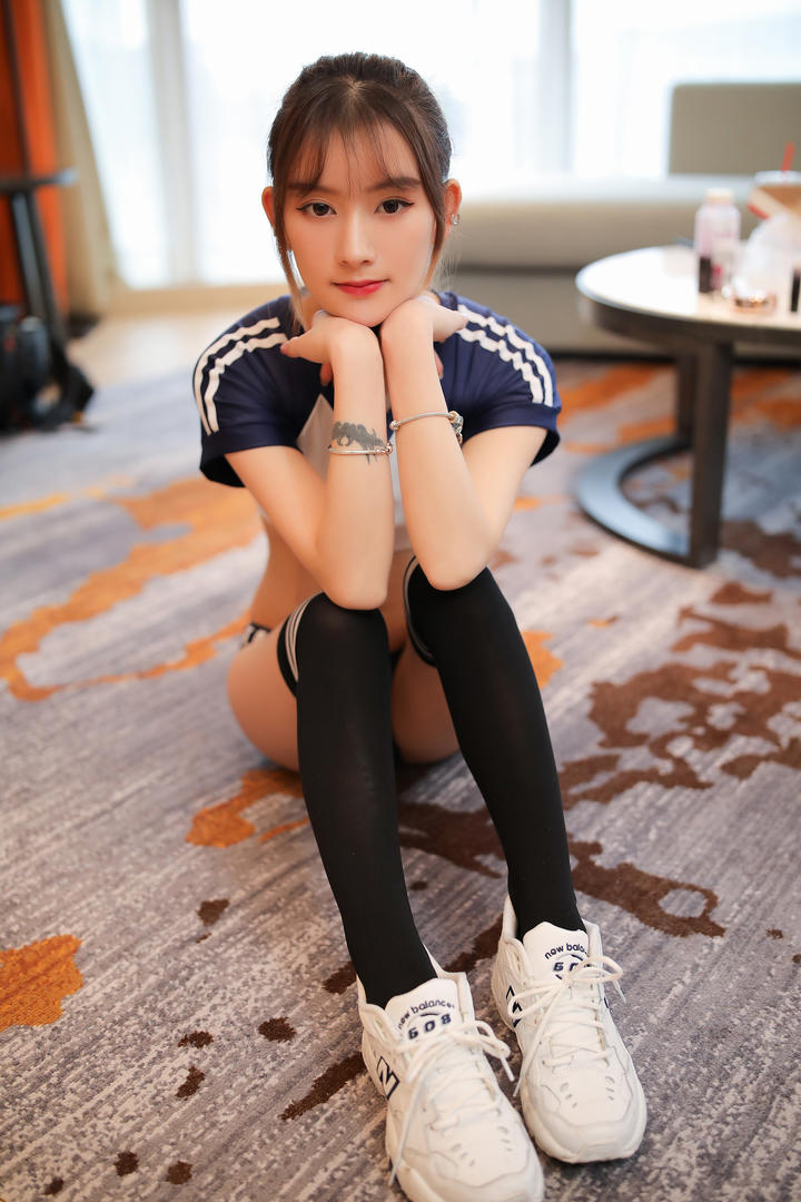 清纯可爱美女学生周熙性感黑丝诱惑写真图片