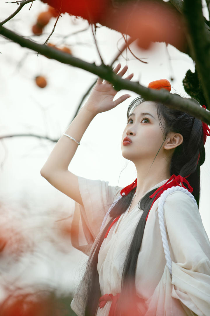 嘟起嘴巴的古装美女高清美女图片