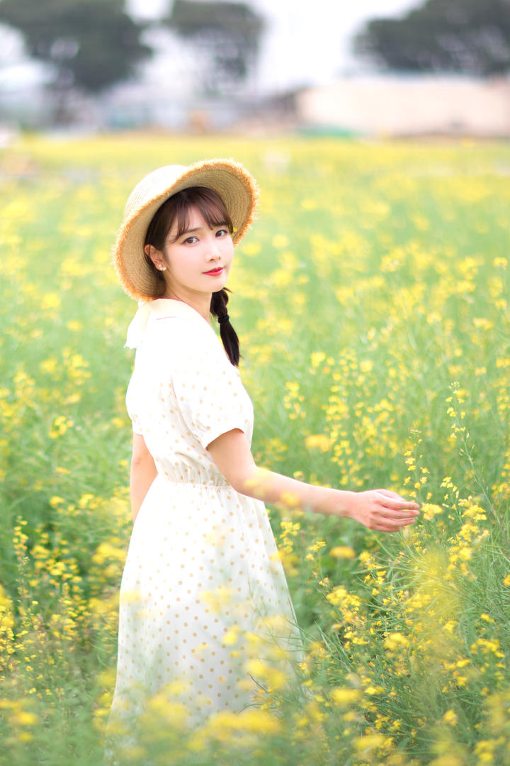 唯美油菜花海小清新美女艺术写真摄影图片集