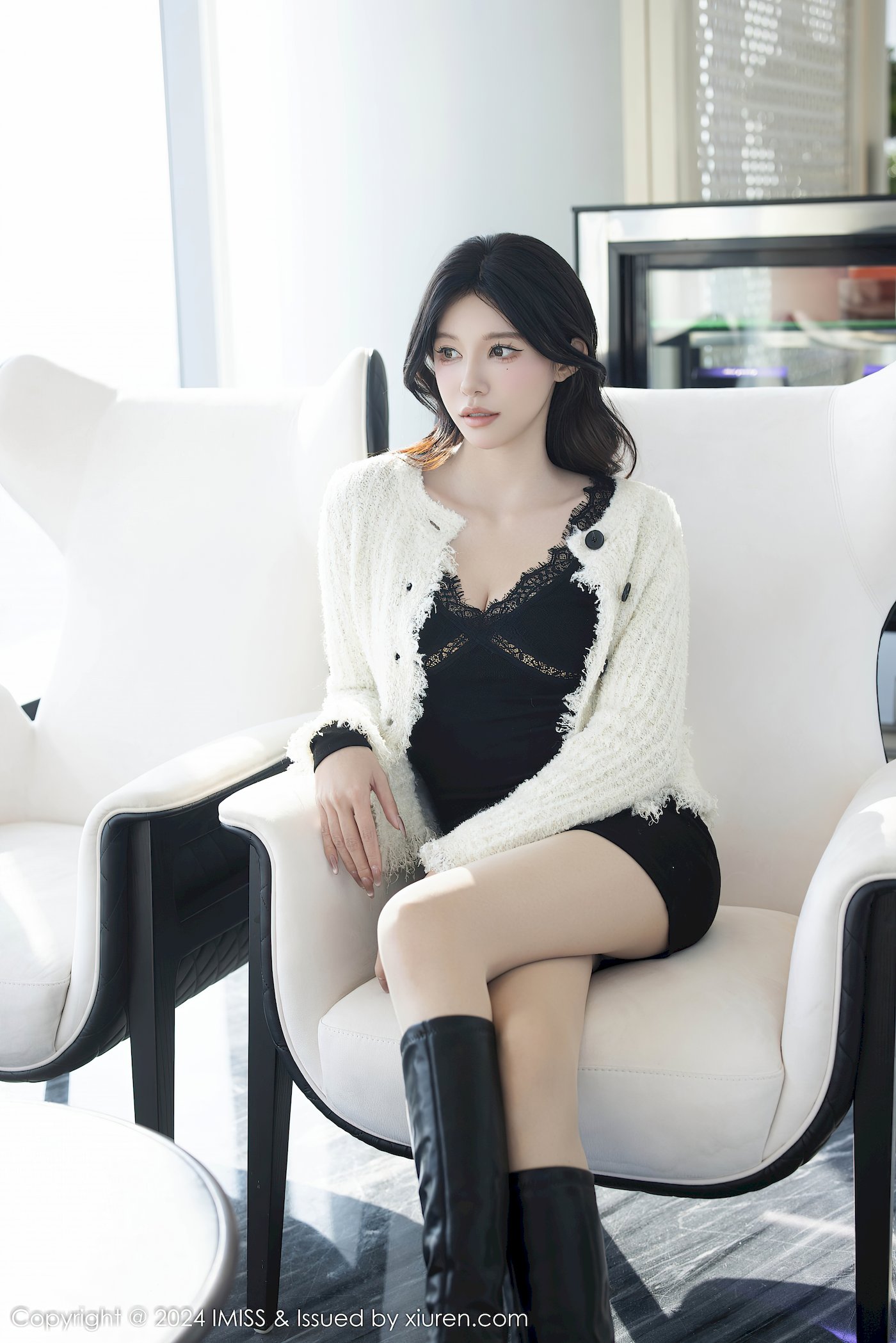 爱蜜社模特泥鳅鳅身姿性感妩媚摄人心魄性感写真