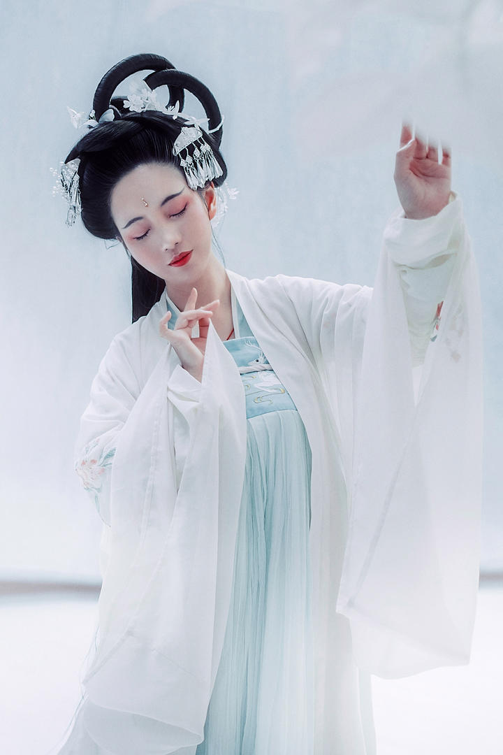 漂亮的古装女生人像摄影图片