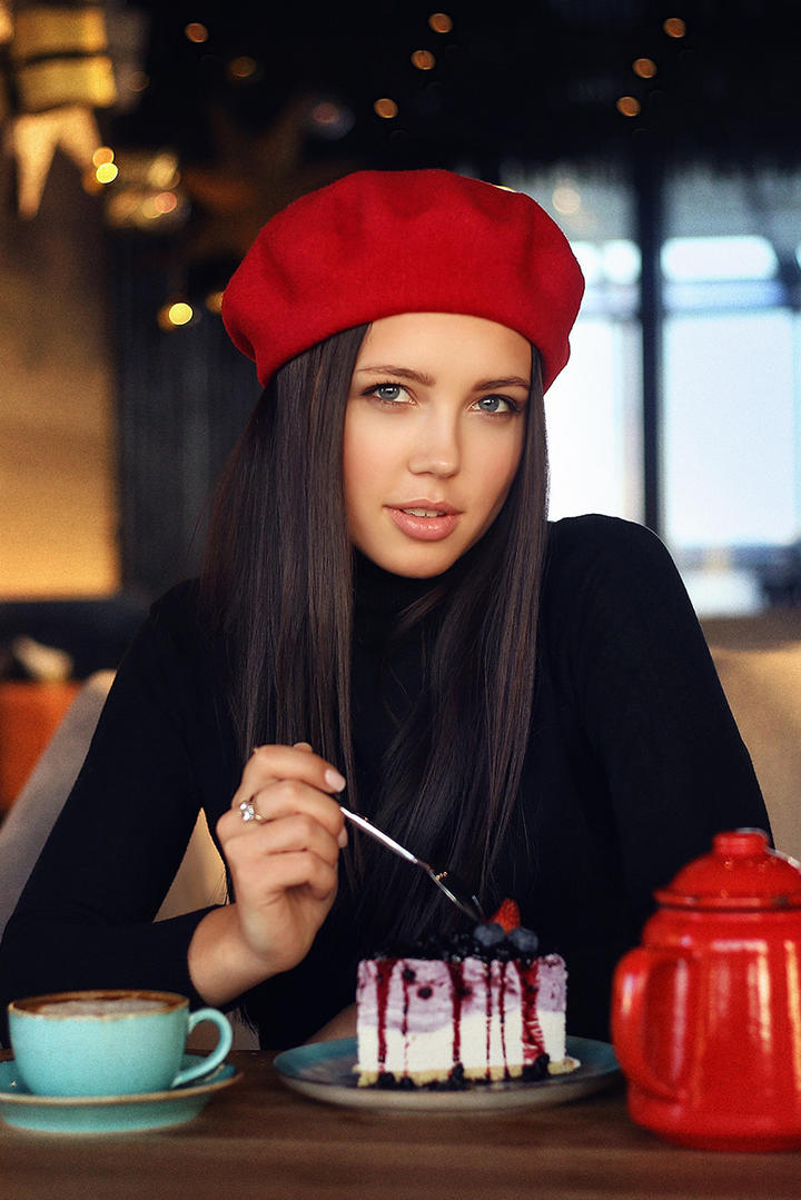 吃蛋糕的欧美气质美女写真