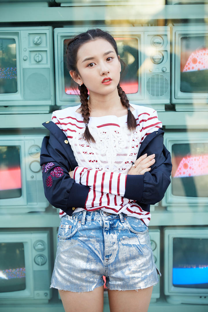 国内当红新生代女明星宋祖儿图片