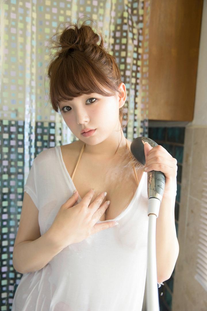 日本极品宅男女神篠崎爱浴室湿身美女自拍图片