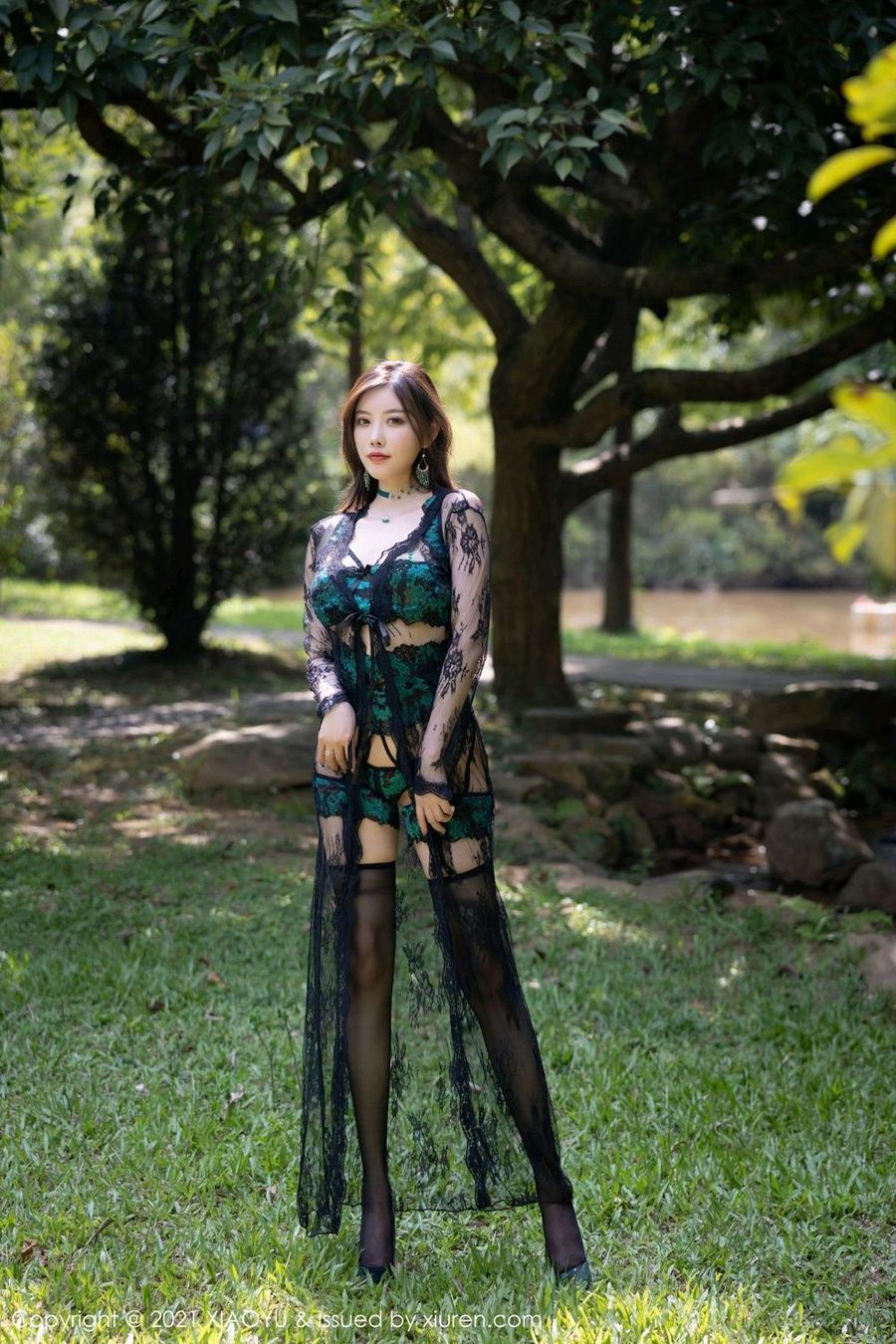 语画界性感女神杨晨晨Yome黑丝美腿华丽服饰广西心愿旅拍