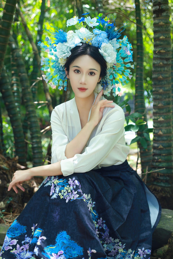 90后美女森林唯美人像艺术摄影照片大全