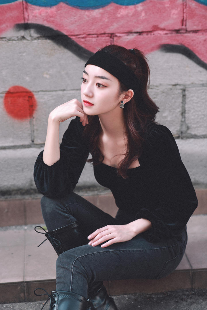 街头嘻哈风格牛仔裤美女高清艺术写真图片