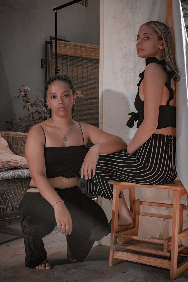 性感野蛮女友风闺蜜美女人体摄影图片