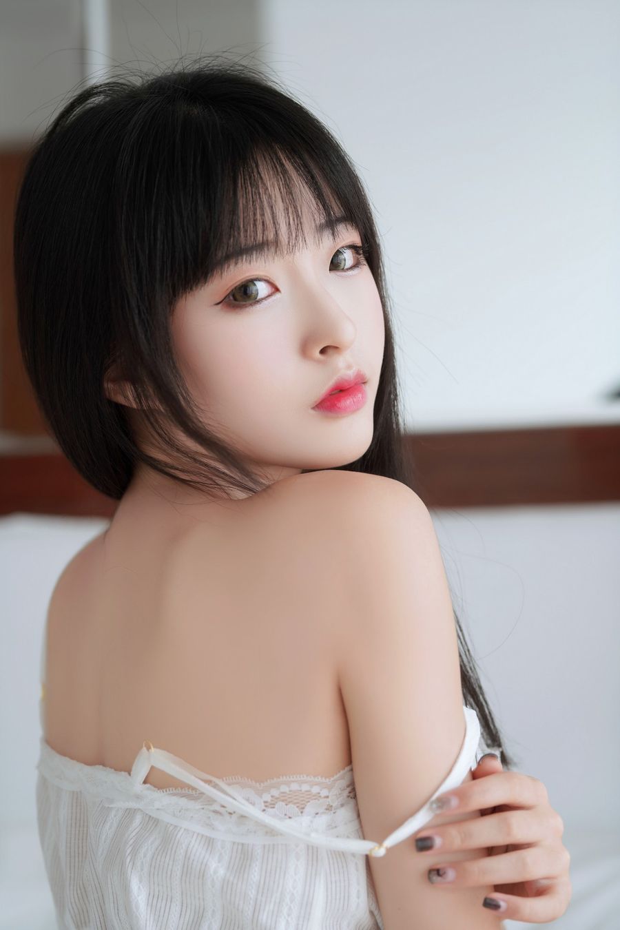 性感尤物清水由乃纯白睡衣+完美身材+傲人美胸私房写真