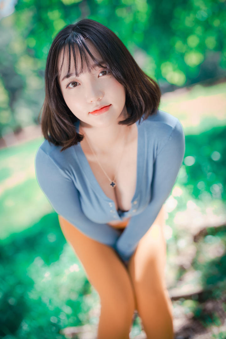 甜美可爱的短发发型女高清写真图片