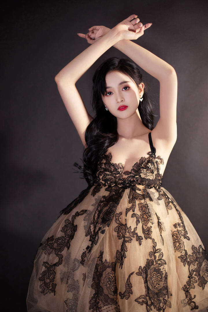 中国漂亮女明星吴宣仪高清写真大图