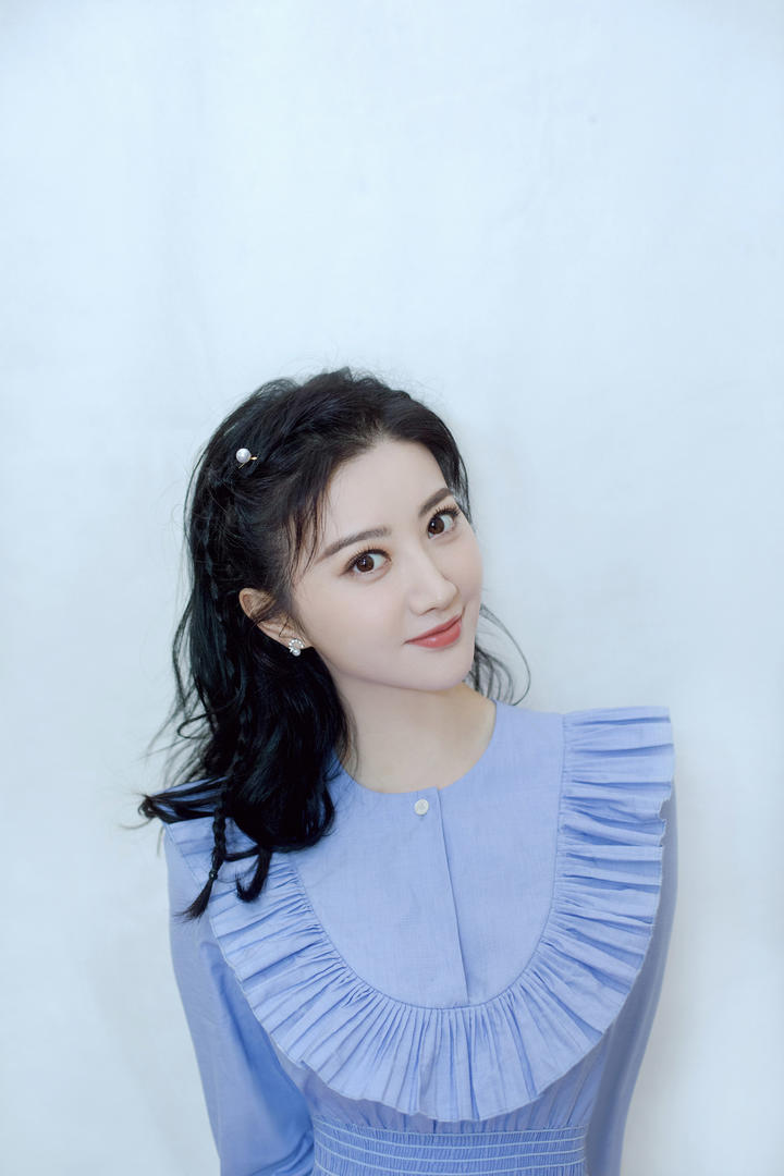国内高颜值美女明星景甜写真图片
