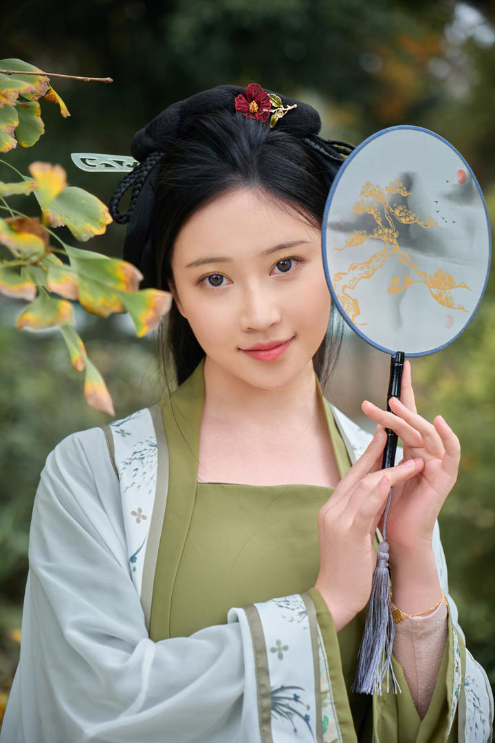 沉鱼落雁的绝色古装汉服美女手机壁纸大图