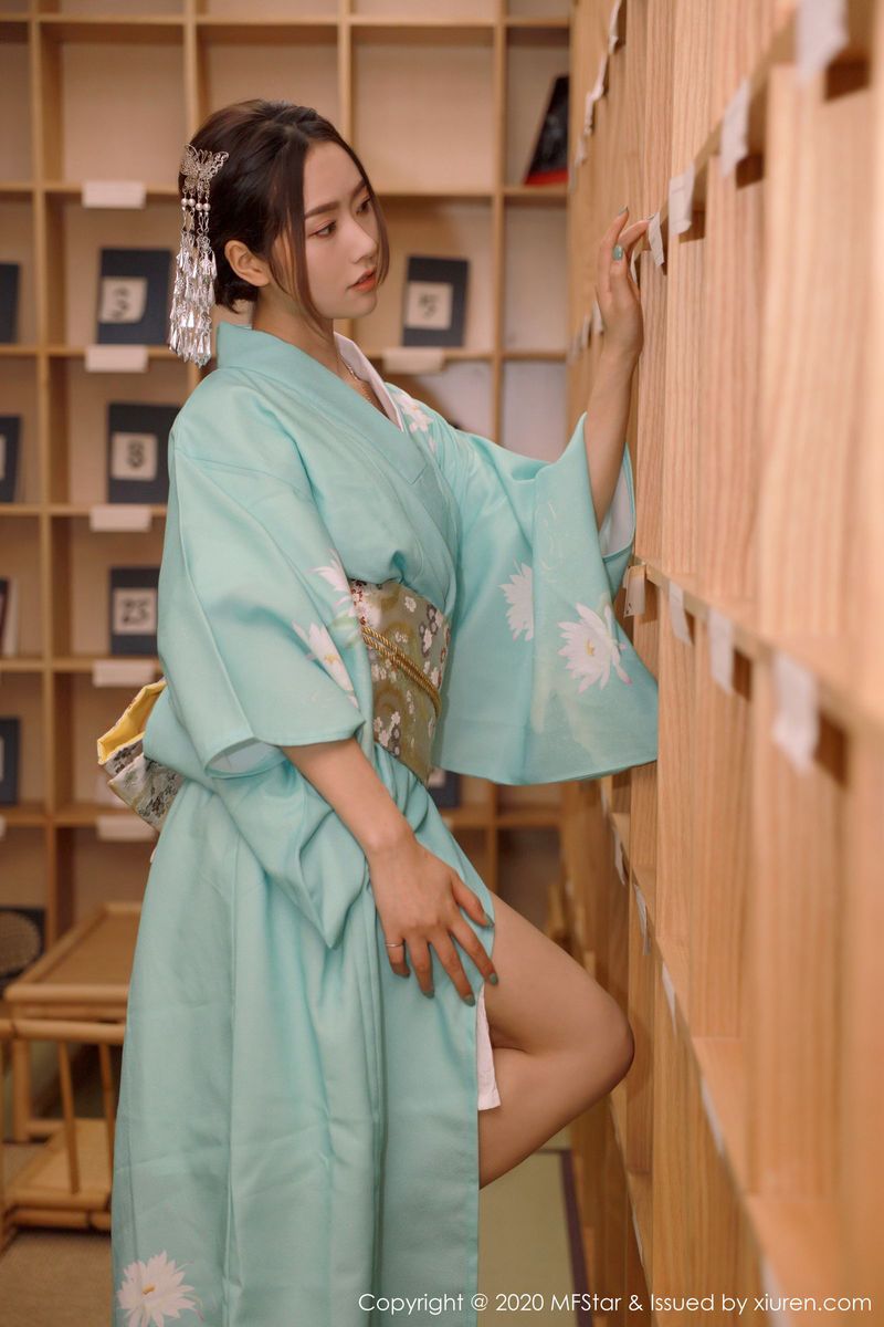 模范学院美女模特方子萱日系素色和服内衣诱惑妖娆写真