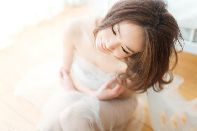 性感白皙少女的清晨梦