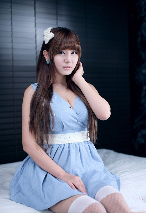 肉感美眉惹人爱