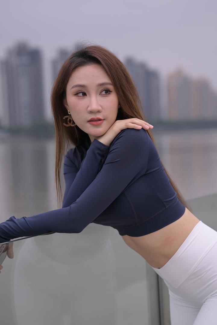 国产性感细腰紧身裤美女街拍图片大全
