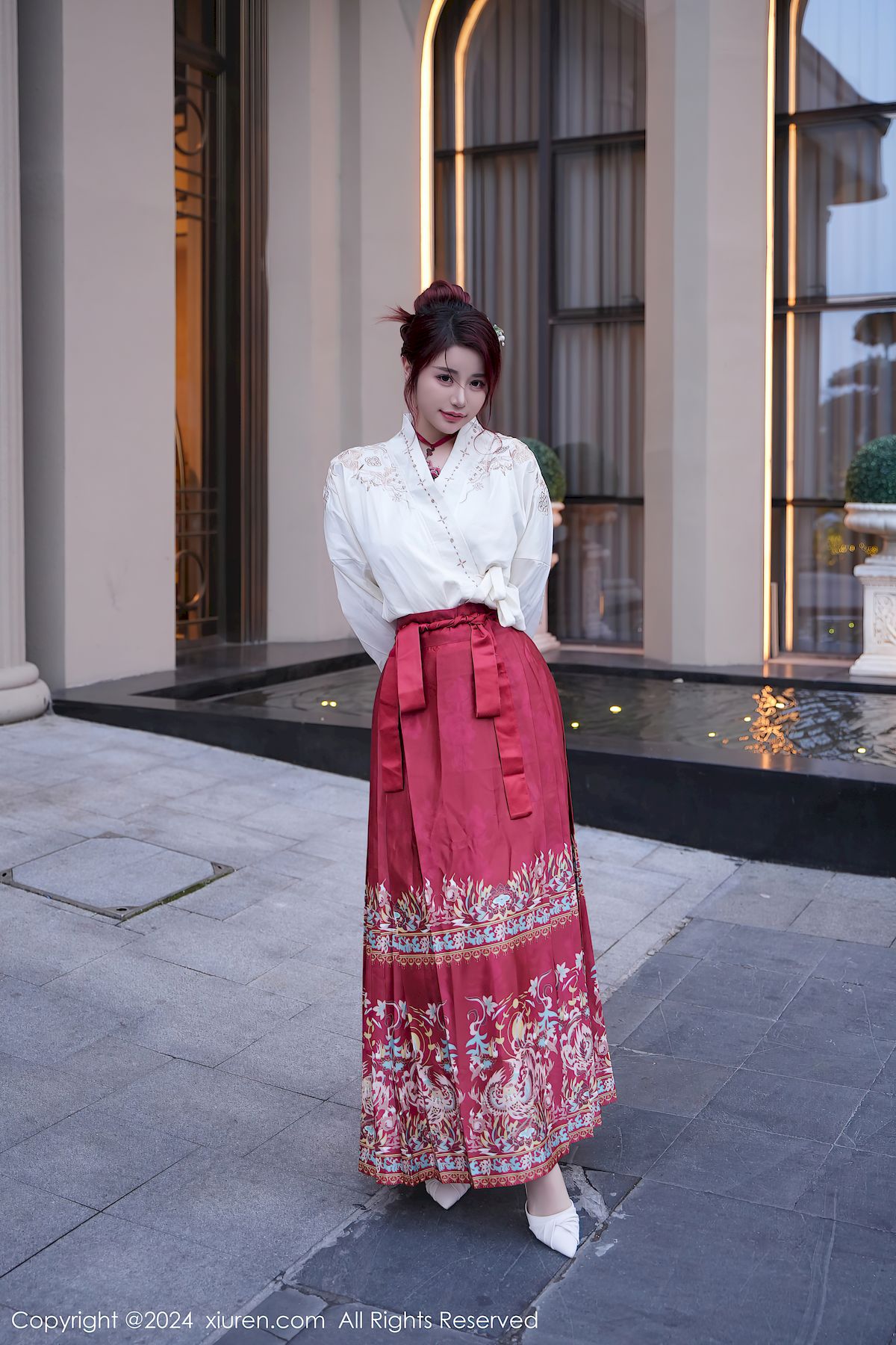 秀人网模特美七Mia红色轻透古装服饰魅惑黑丝性感写真