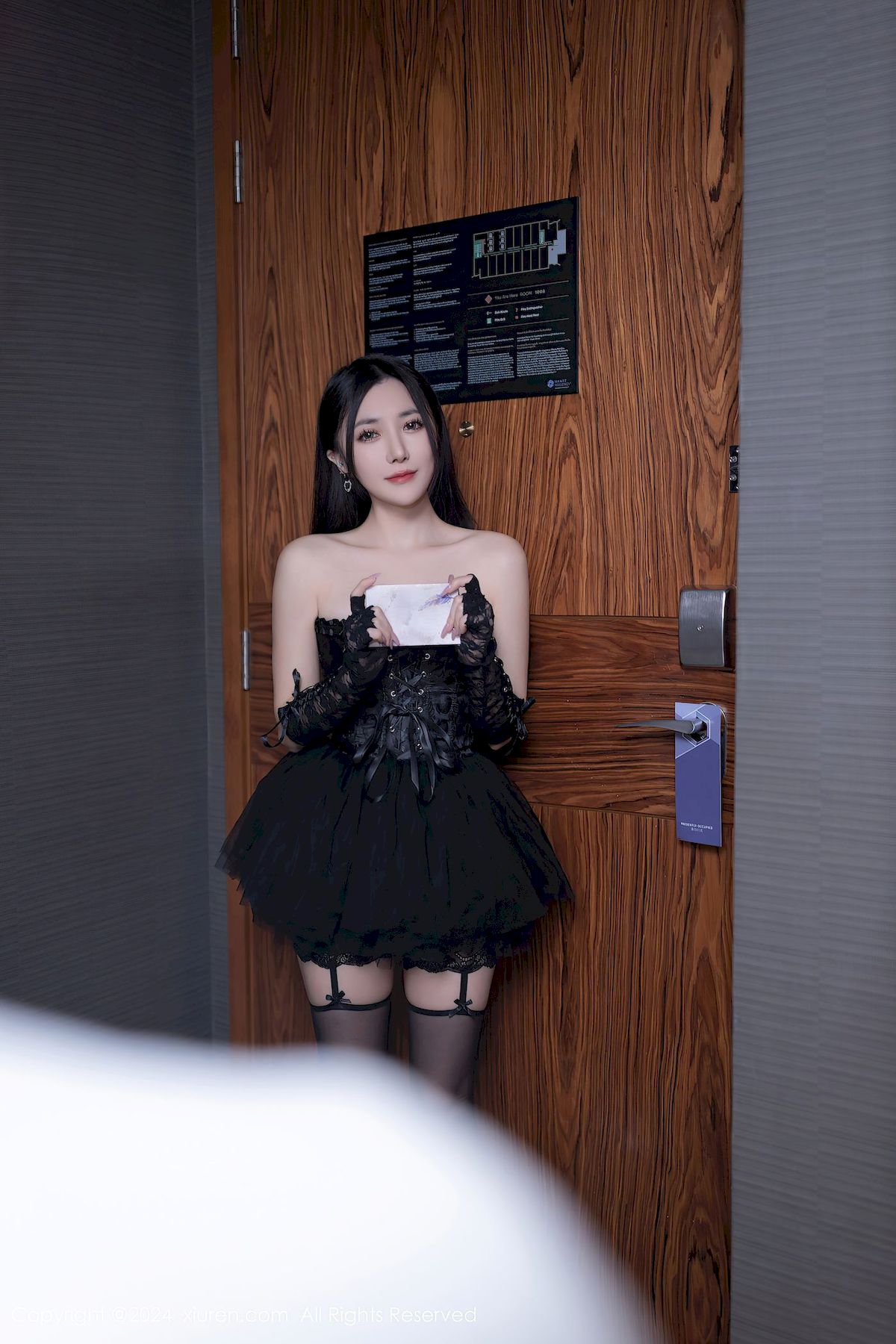 秀人网模特鱼子酱Fish黑色轻透长裙黑丝美腿泰国旅拍