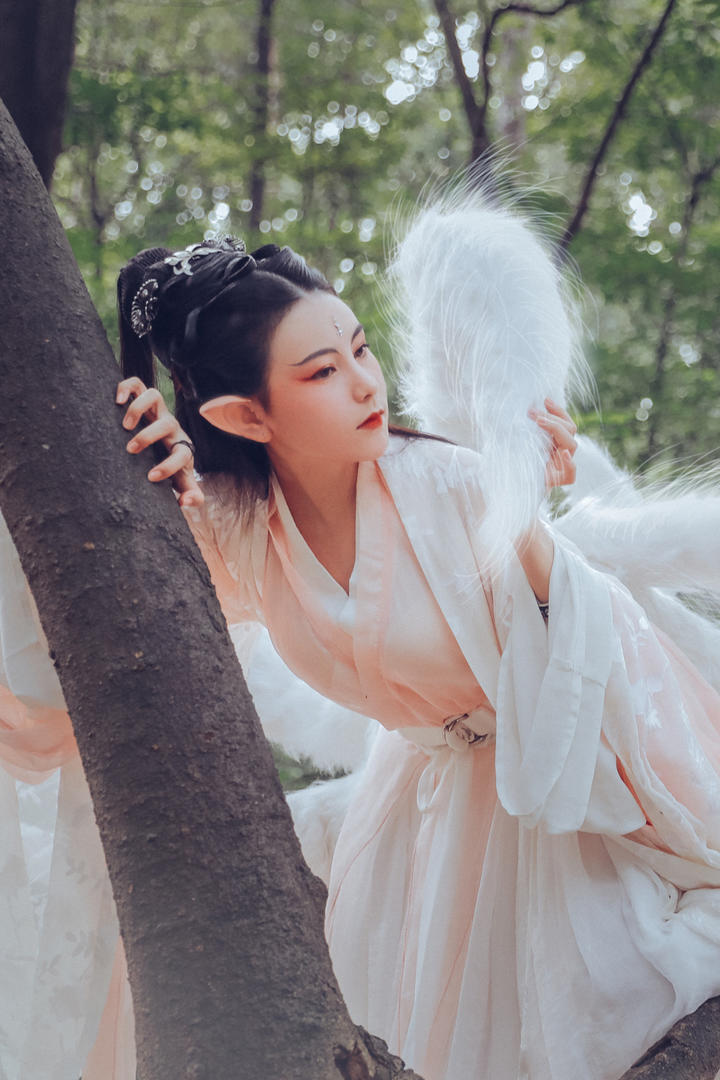 白狐妖艳古装美女艺术写真图片