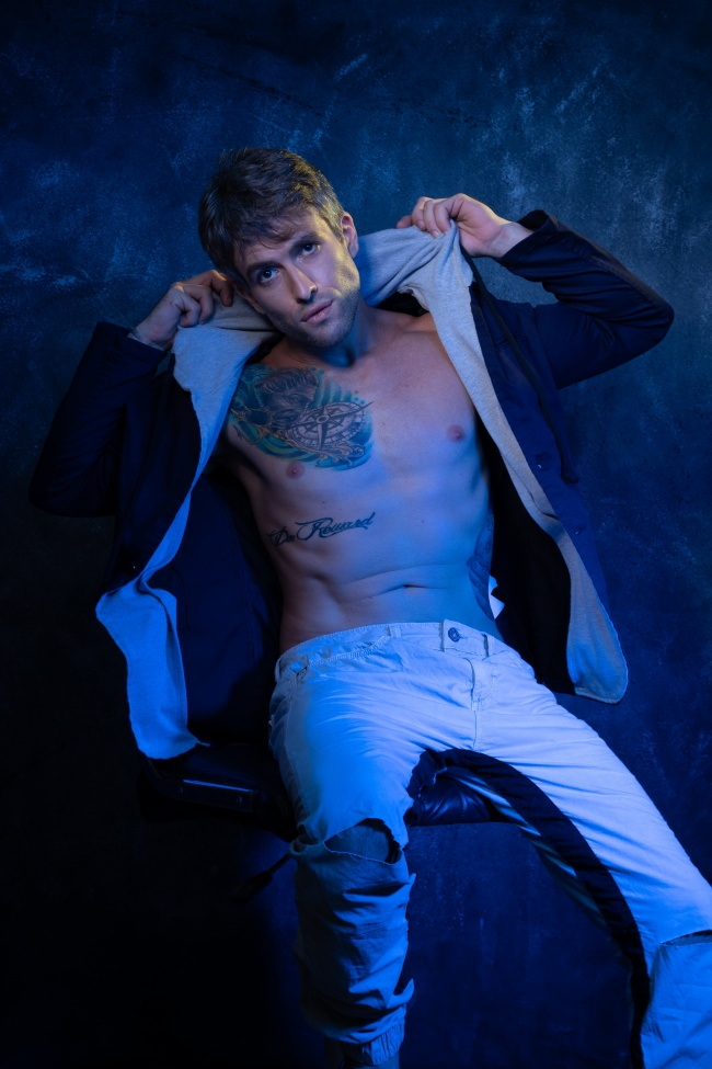 酷帅欧美风帅哥写真图片